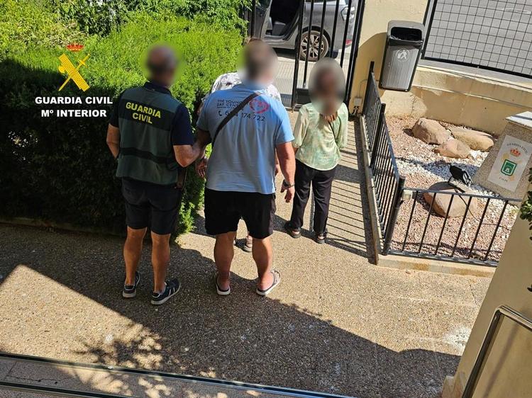 Cae una banda en Calp que habría manipulado a una anciana para hacerse con su patrimonio