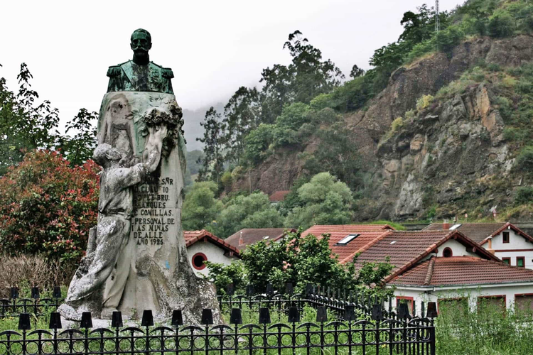 Escultura «Monumento a Claudio López Bru, II marqués de Comillas»