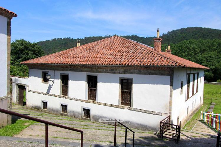 Casa Rectoral de Soto de Luiña