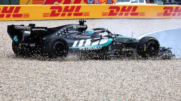 Russell: "No es suficientemente bueno" tras su abandono en Bélgica por un toque con Hamilton