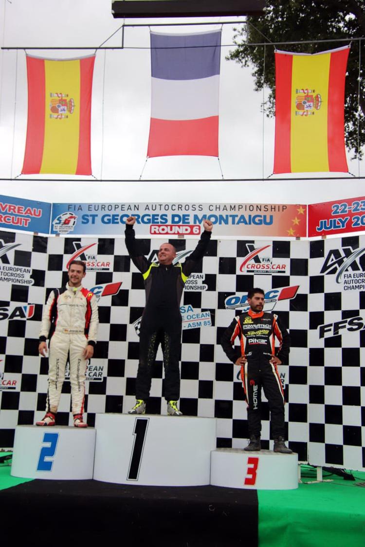 Los pilotos españoles siguen destacando en el Europeo FIA de Autocross