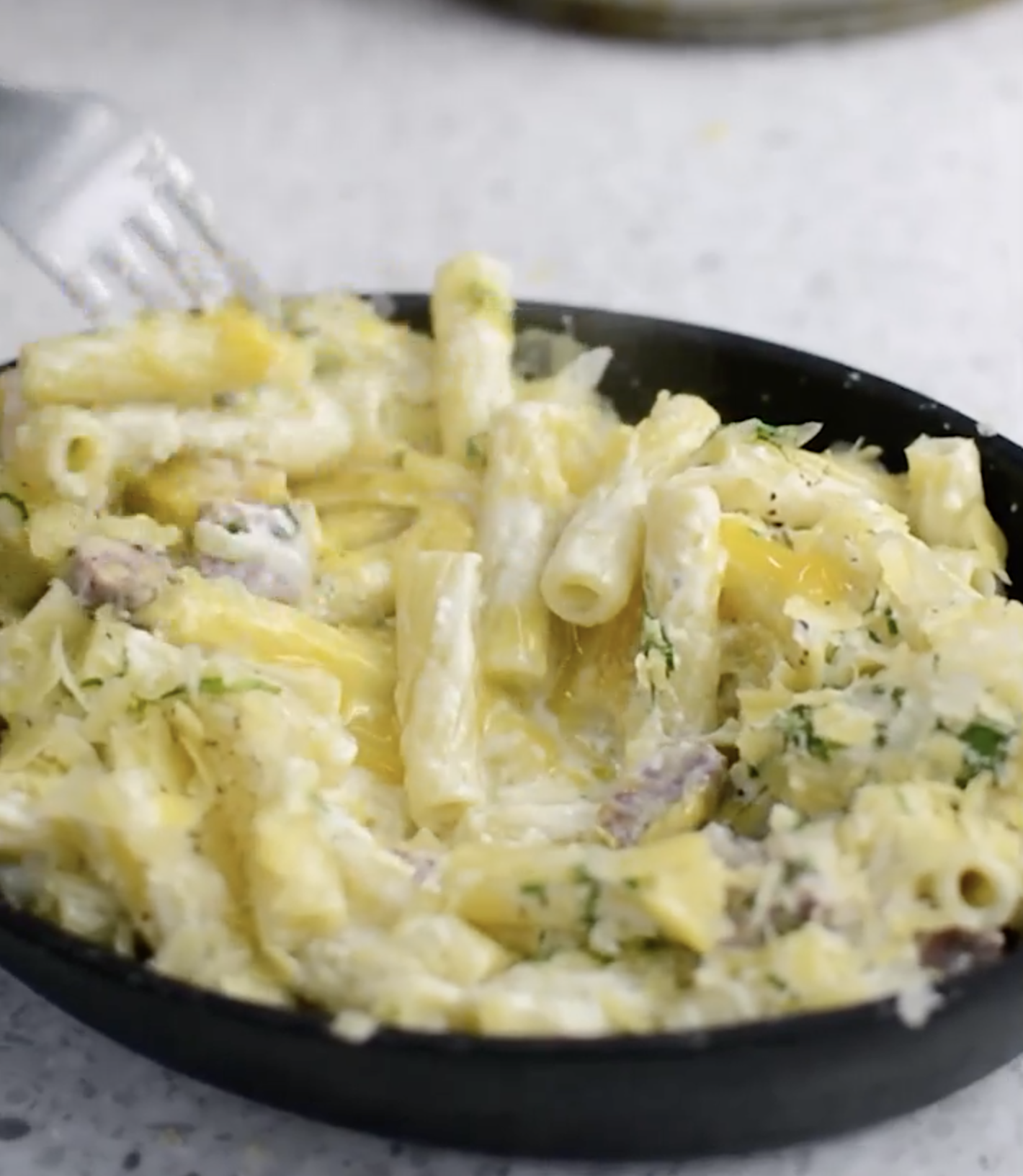 Fideos Carbonara con Pastrami 