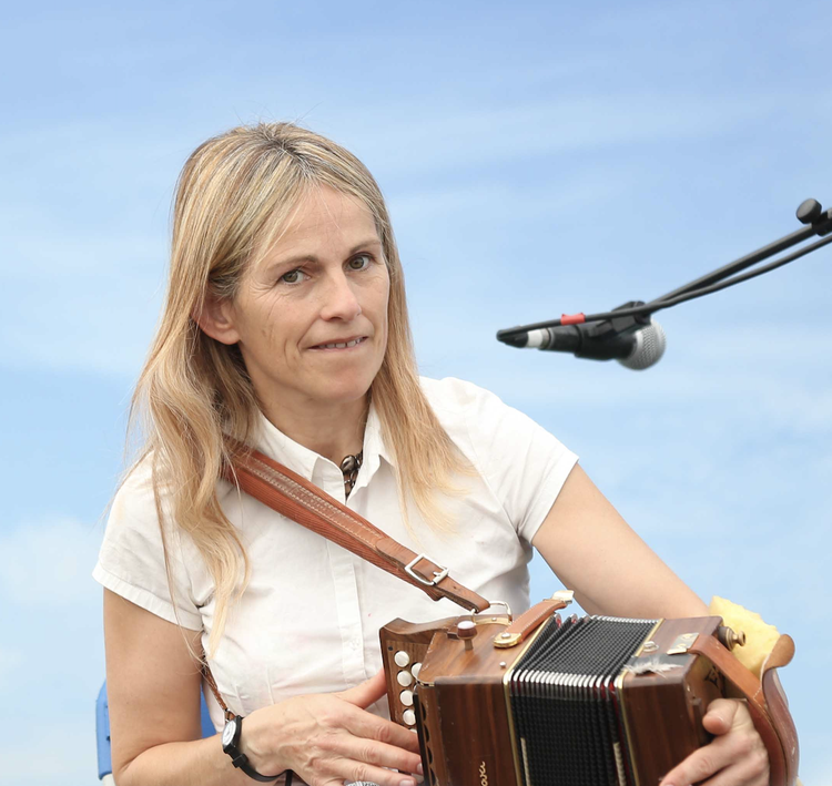 Sharon Shannon heads Home