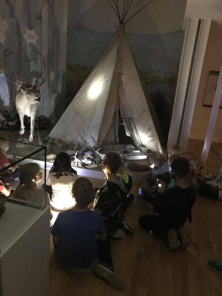 Nachts im Museum: Taschenlampenführung für Kinder