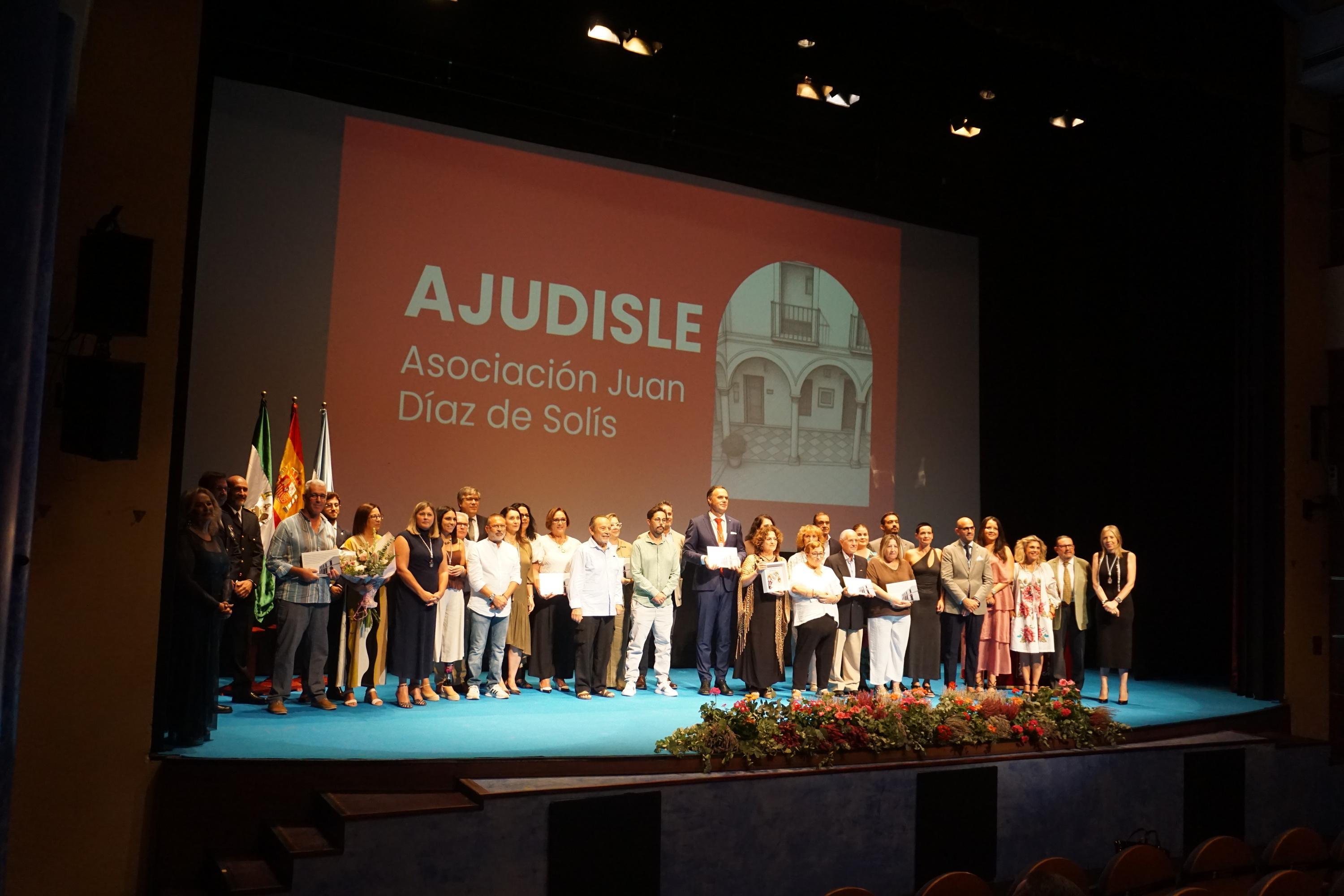 AJUDISLE recibe la Medalla de Oro de la Ciudad de Lebrija por sus 50 años de trayectoria