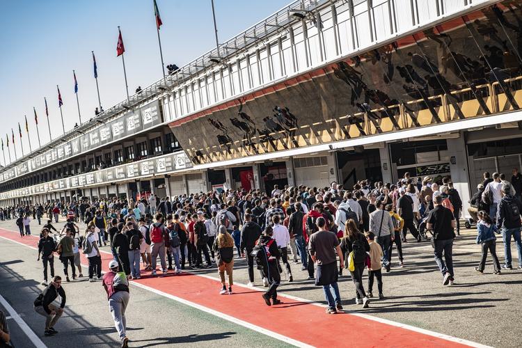 11.450 aficionados ponen el broche de oro al Racing Weekend celebrado en el Circuit de Barcelona-Catalunya