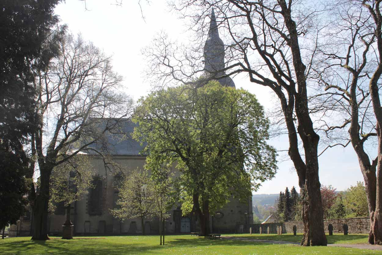 Das Schloss und die Kirche