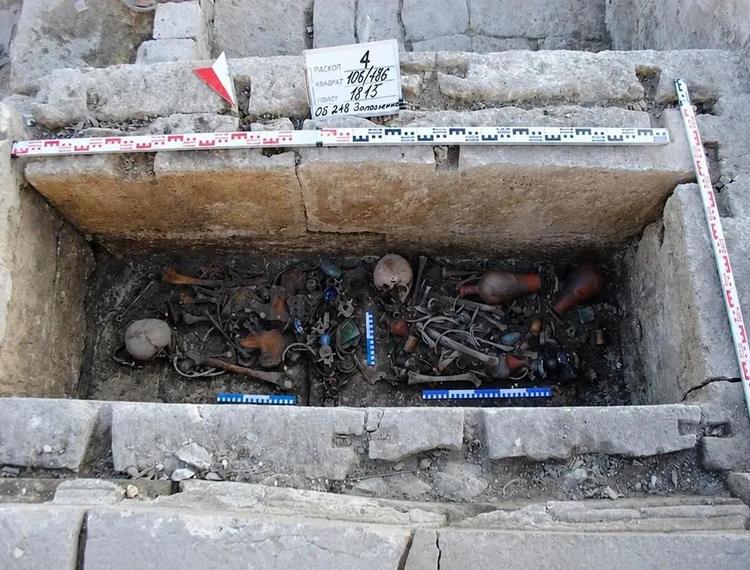 Roman tomb reveals story of 18-year-old woman from ancient Chersonesos