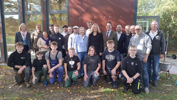 Zukunft wird hier selbst gebaut: Neue Halle für „Wir bauen ein Haus“ in Oelde eröffnet