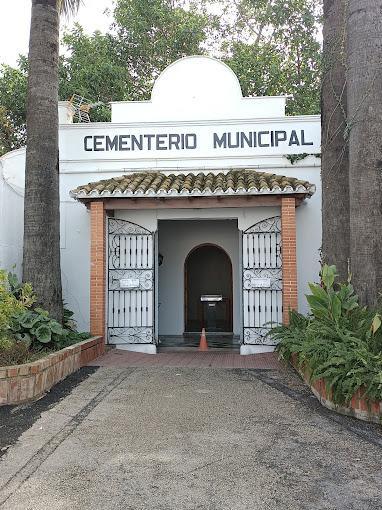 Dénia activa un dispositivo especial para Tots Sants con 12 agentes y un autobús al cementerio