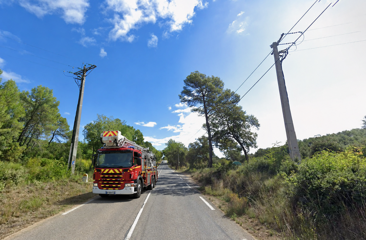 Accident mortel à Lorgues : une voiture percute un arbre et prend feu