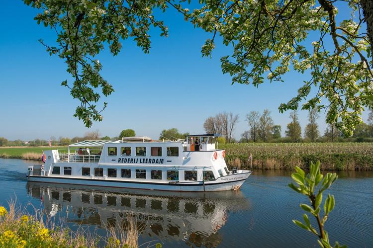 Van bloesem tot fruit – ontdek de Betuwe vanaf het water! 🚤🌸