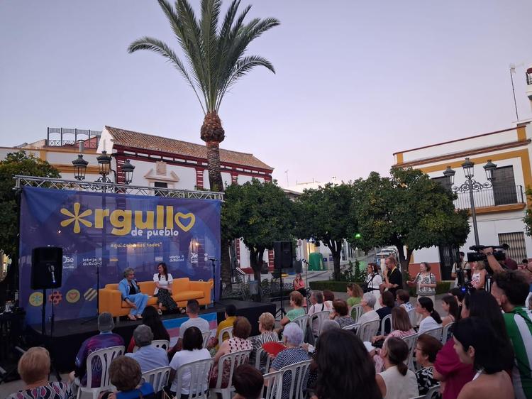 Lebrija acoge un encuentro con Manolita Chen organizado por Lebrija Diversidad