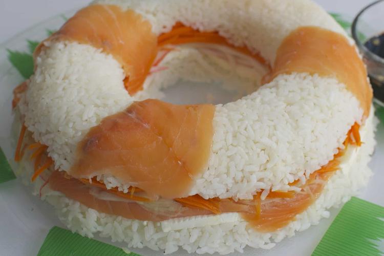 Rosca de arroz con salmón