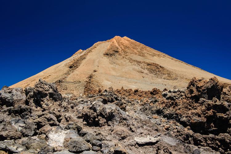 Fino a 25 euro per camminare sul Teide: la piccola tassa che nasconde un dibattito più grande