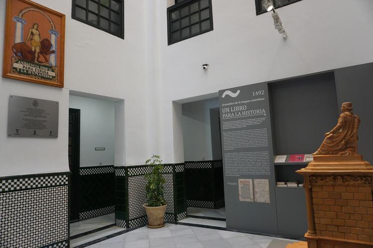 La Sociedad de Estudios Latinos de España dona a Lebrija una placa conmemorativa de la histórica visita de S.M. el Rey Felipe VI