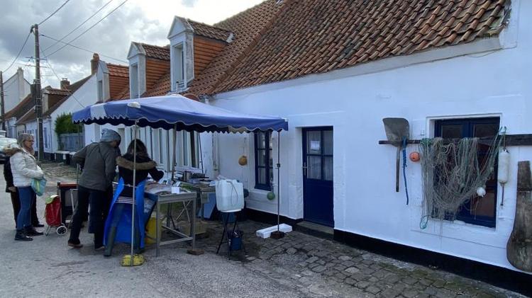 À Wissant, « Chez Delliaux », un nouveau stand de poissons devant une maison de pêcheurs