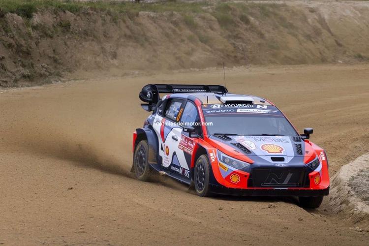 Ott Tänak acecha a Ogier en el Rally de Portugal 
