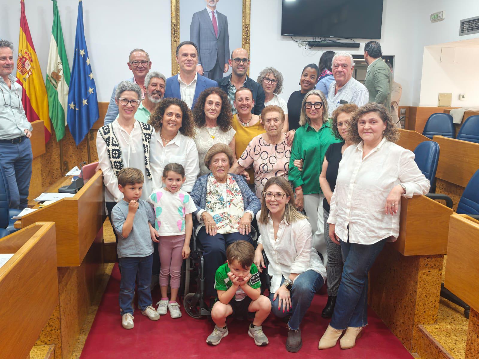 El Pleno del Ayuntamiento aprueba dedicar una plaza pública a María Jesús García Ruiz “La Birira”, histórica Corralera de Lebrija