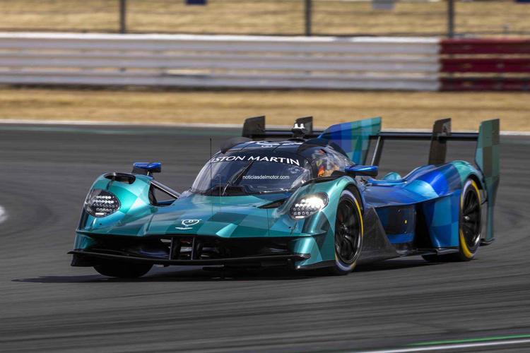 EL EQUIPO ASTON MARTIN THOR COMPLETA LAS PRUEBAS DEL VALKYRIE EN EL CIRCUITO DEL GRAN PREMIO DE SILVERSTONE.