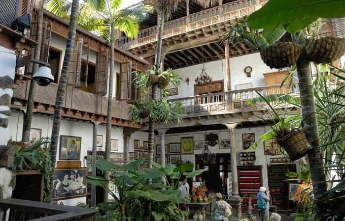 "La Casa de los Balcones: Exploring Traditional Canary Islands Architecture and Artistry"