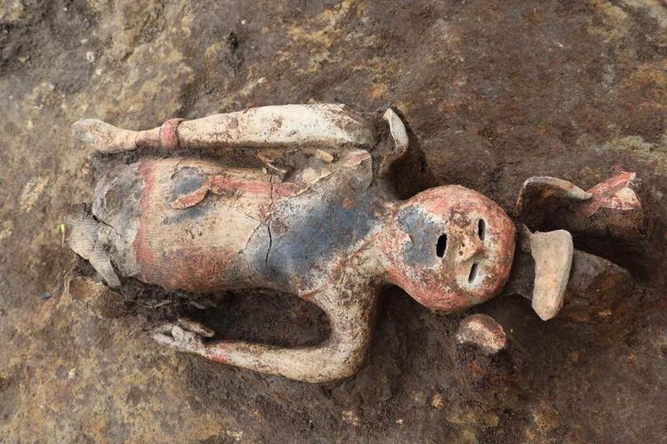 1,500-year-old female shaman figurine discovered in Japan