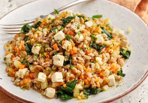 GRÜNKERN MIT SPINAT UND ORANGE