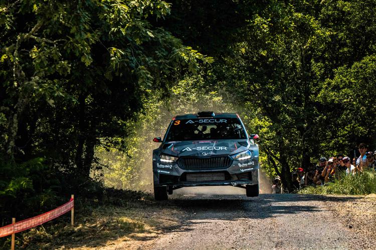 Muñiz se corona en el SuperCER y Skoda continúa su racha en Ourense