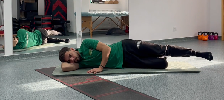 #8 Pe lateral: genunchi la piept