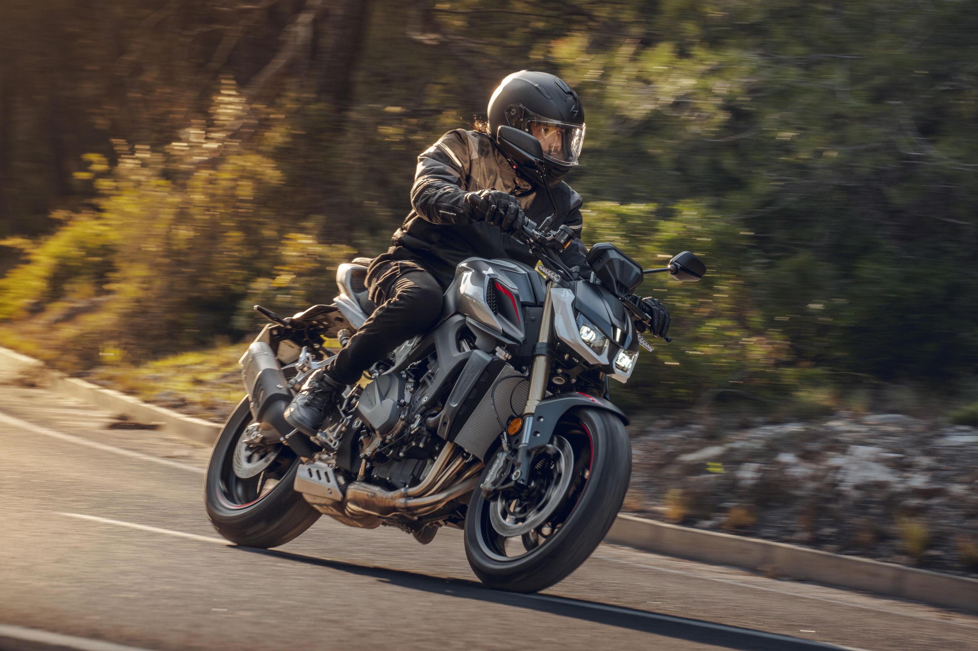 QJ MOTOR IRRUMPE EN EL SEGMENTO DE LAS DEPORTIVAS DE ALTA CILINDRADA CON LAS NUEVAS SRK 800, SRK 800RR Y SRK 921