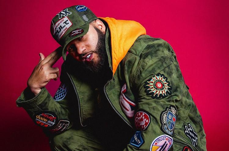 EL ALFA SUMA UNA NUEVA NOMINACIÓN A PREMIOS JUVENTUD 2026 CON “HACE CALOR”