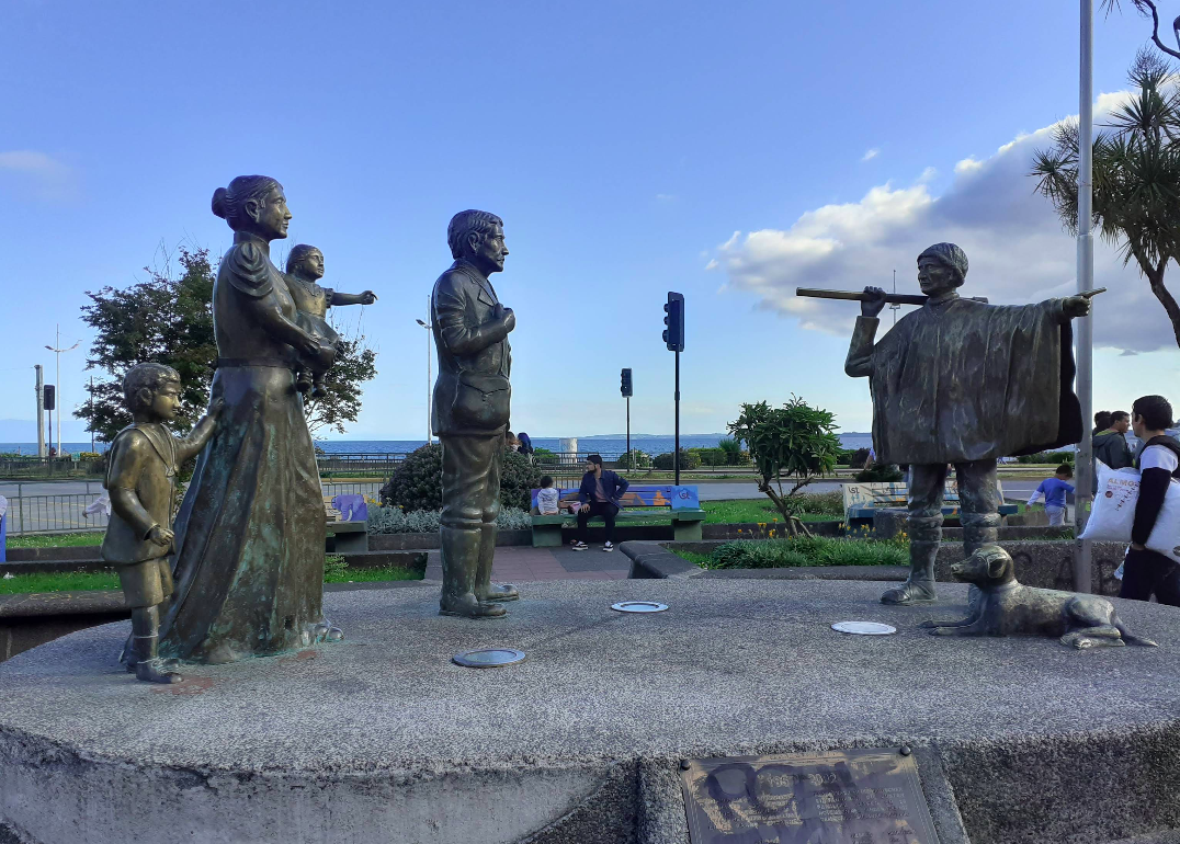 Monumento a la Colonización Alemana – Guía App Chiloé Turismo en Puerto Montt, Patagonia Costa, Sur de Chile