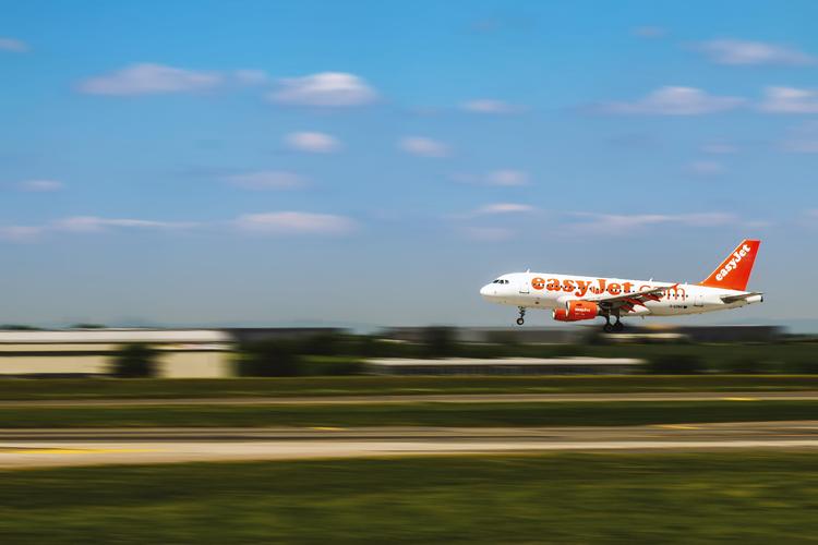 1.807 millones de euros. Ocho aeropuertos. Cinco años para transformarlos