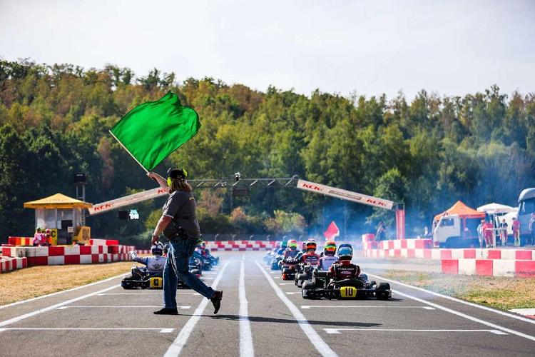 El ADAC Kart Masters 2026 vive un fin de semana de emociones fuertes en el Erftlandring de Kerpen