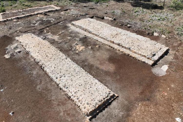 Archaeologists excavate Maya ball court near Poxilá
