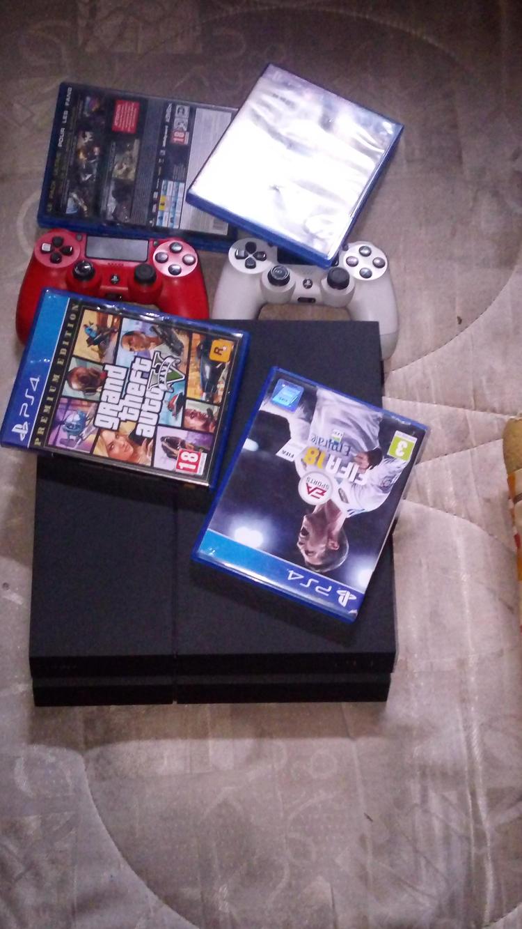PS4 - 350€