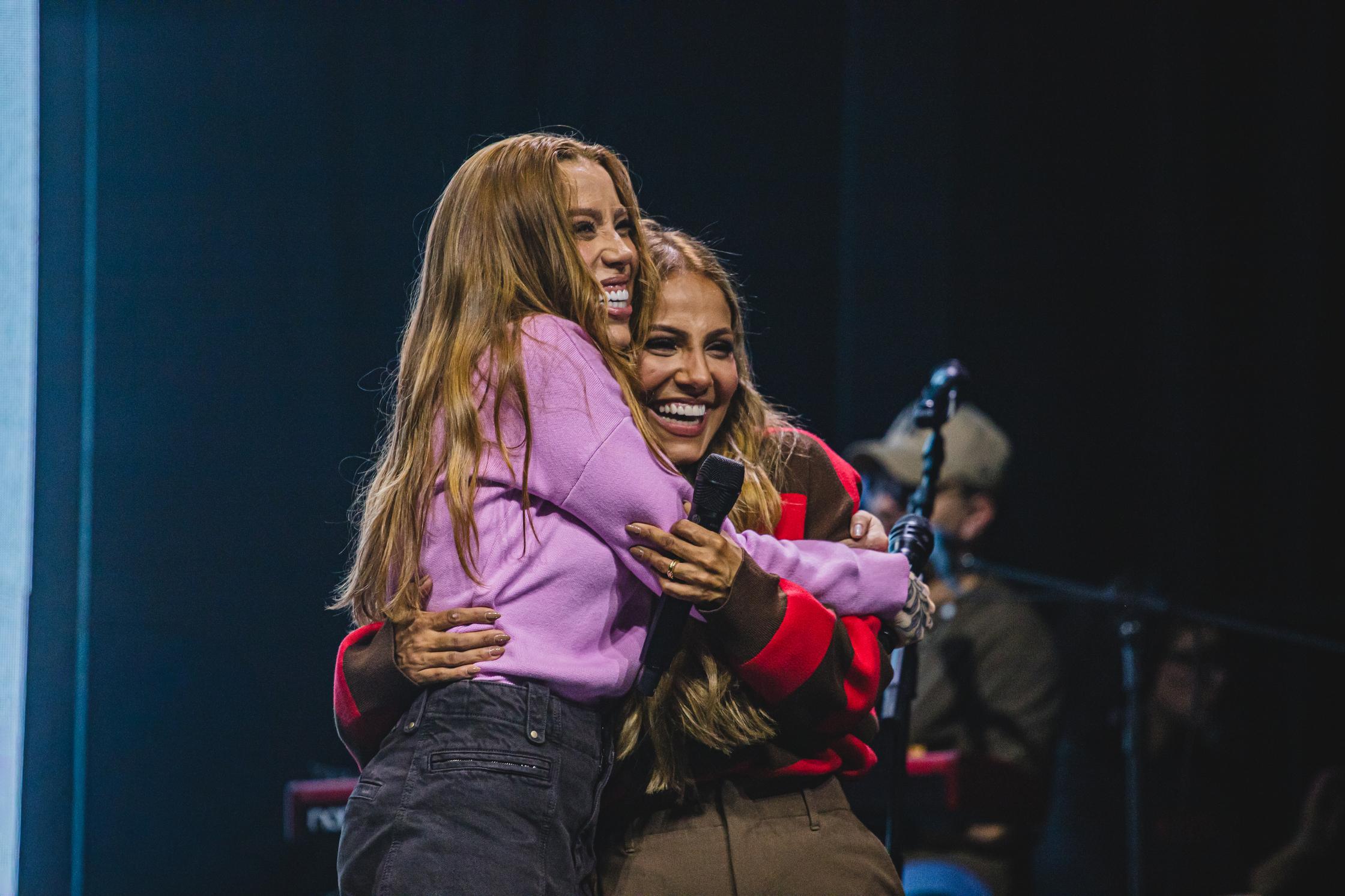 Julliany Souza anuncia “A Cristo Seja A Glória” em parceria com Gabriela Rocha