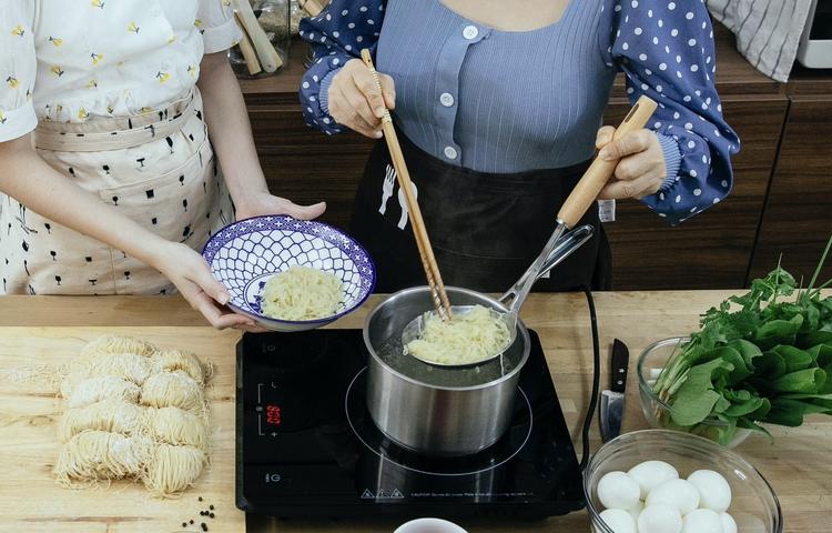 Cheesy Garlic Noodles Recipe