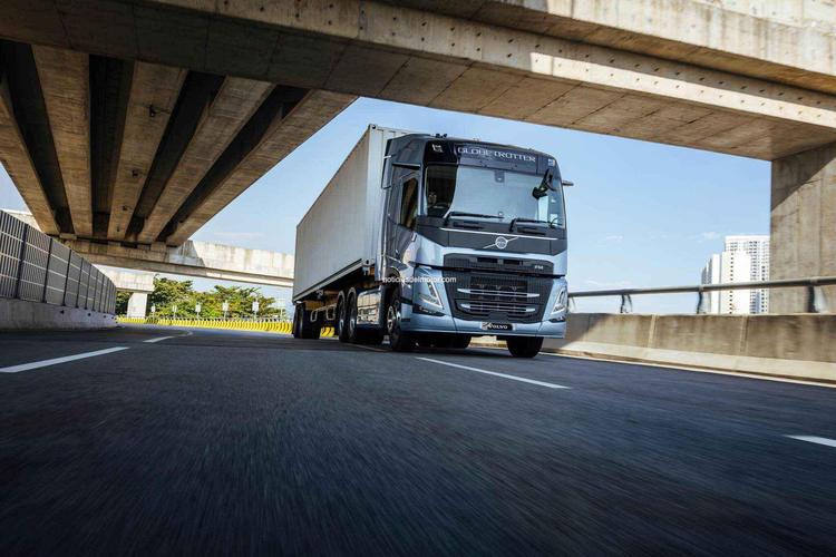 NUEVA PLATAFORMA DE MOTOR POR COMBUSTIÓN DE VOLVO TRUCKS: EFICIENCIA SUPERIOR EN EL CONSUMO DE COMBUSTIBLE Y COMPATIBLE PARA UNA AMPLIA GAMA DE COMBUSTIBLES ALTERNATIVOS