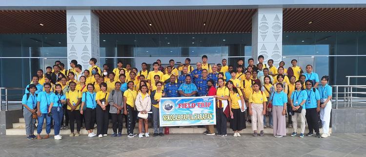 FIELD TRIP Sekolah Papua Harapan di kantor Gubernur Provinsi Papua