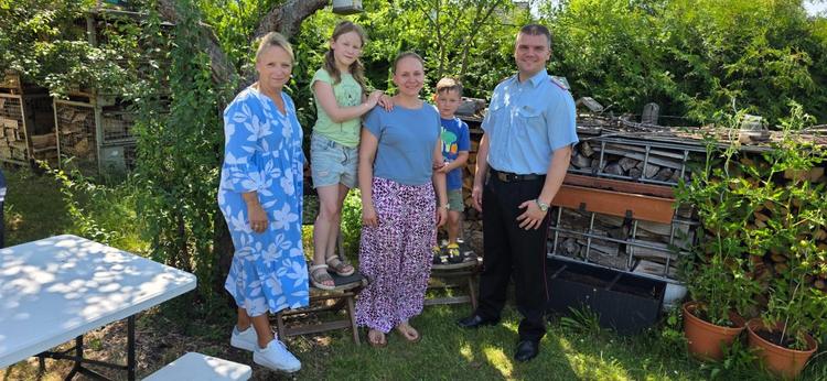 Dank an Familie Lauer für schnelle Hilfe nach Küchenbrand in Leiferde