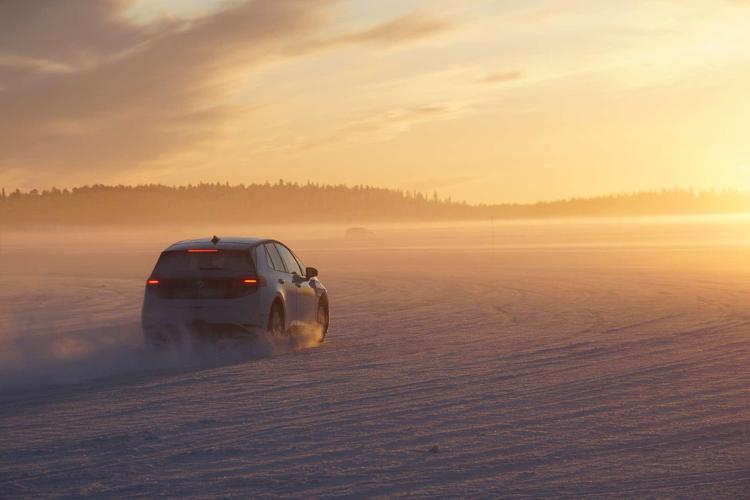 Vehículos de Volkswagen, Audi y Scout validan la electrónica y el software en condiciones extremas