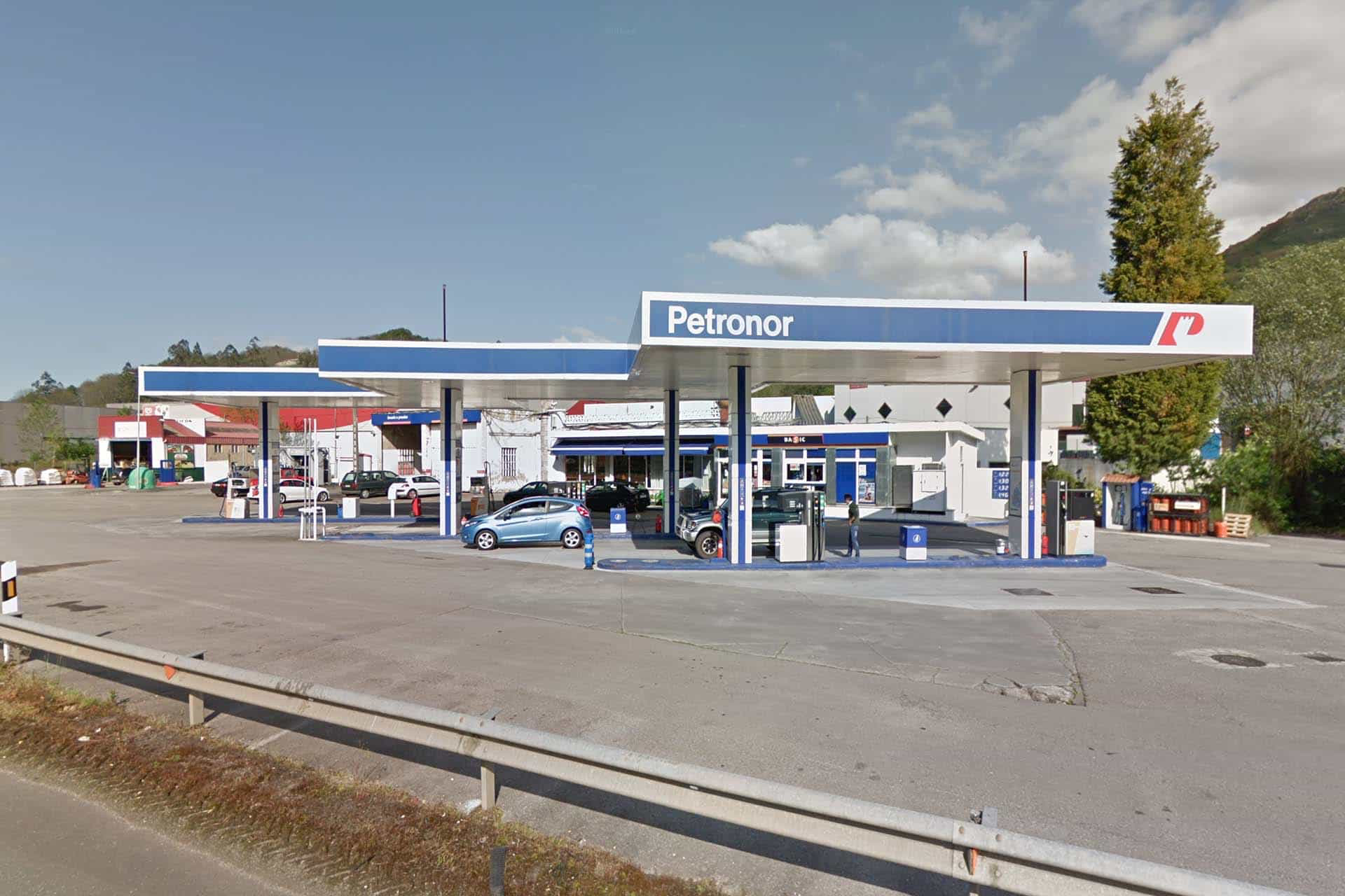 Estación de servicio Petronor en Argame