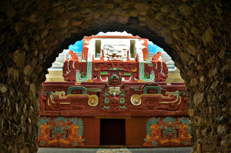 Entregan premio para conservación del templo maya Rosalila en Copán