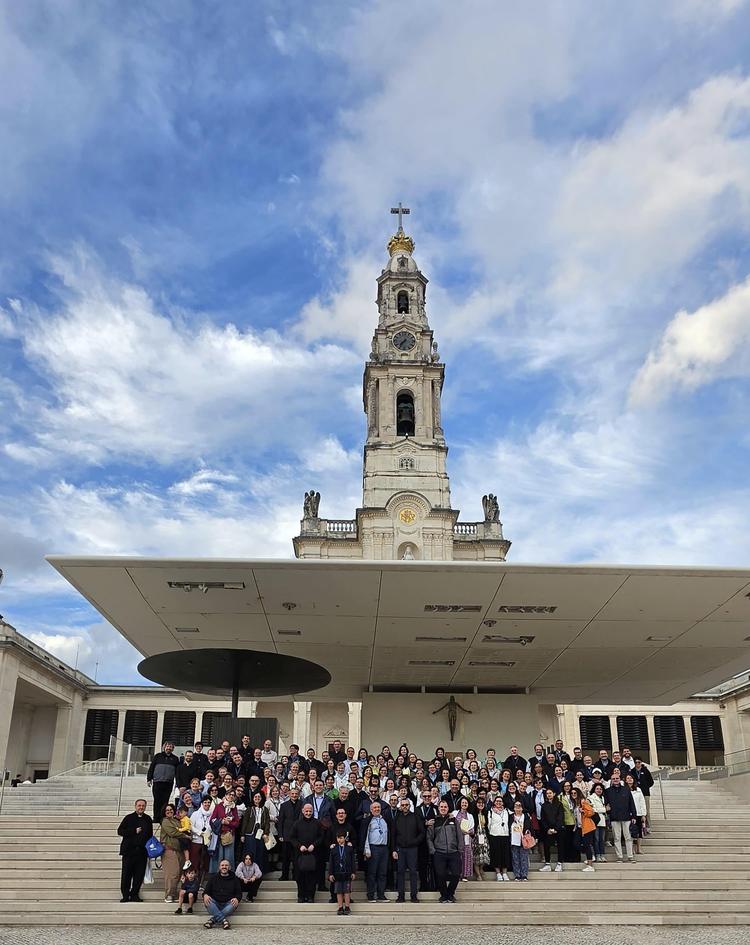 130 Servi della Sofferenza riuniti ai piedi della Madonna
