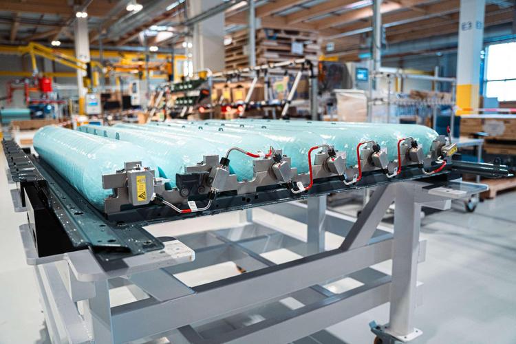 BMW desarrolla un nuevo sistema de depósitos planos de hidrógeno para el iX5 Hydrogen