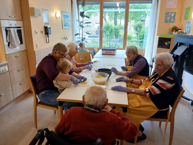 Gemeinsam kochen, lachen und voneinander lernen