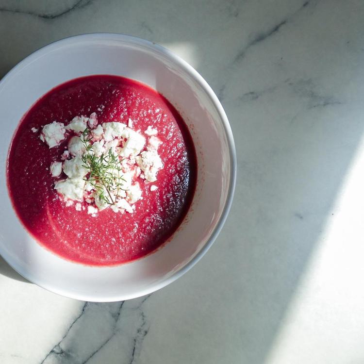 Gaspacho rose à la betterave