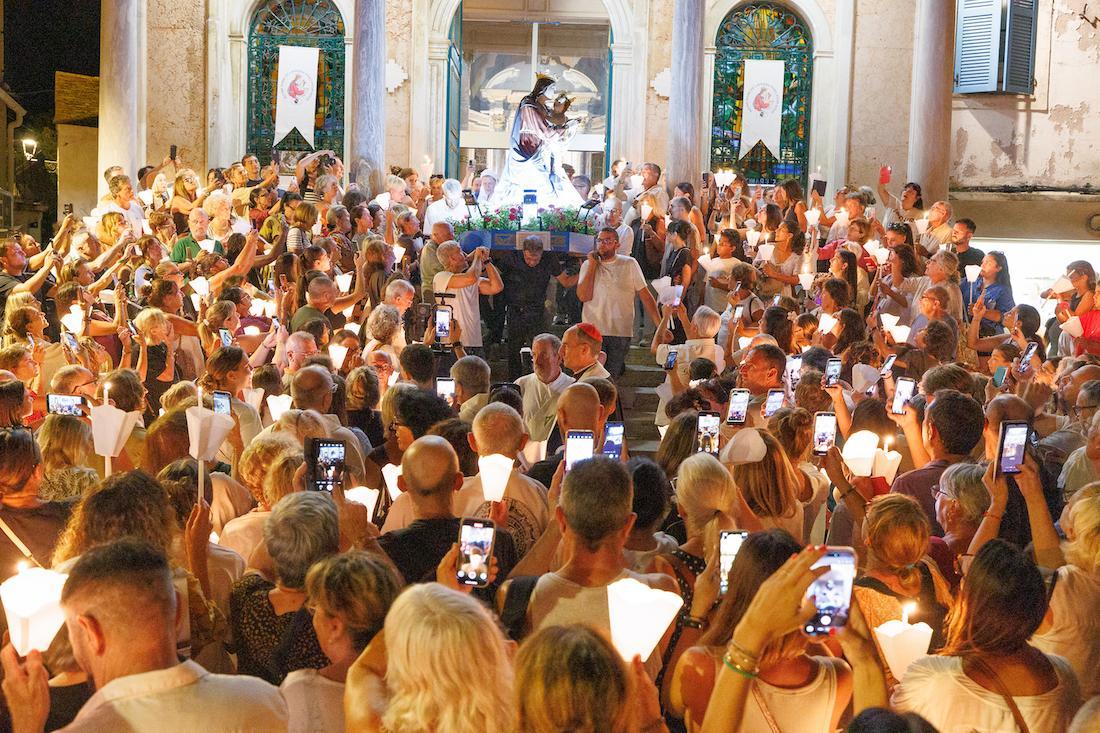 À Lavasina, les flambeaux ont une nouvelle fois éclairé la veille de la Nativité
