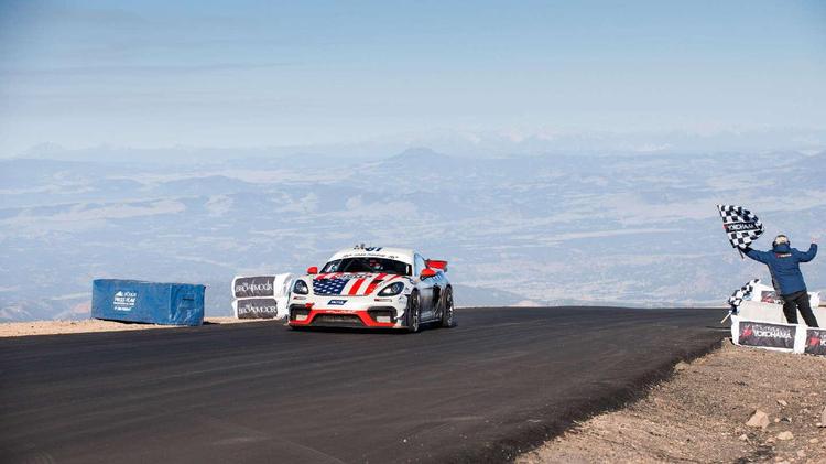 Billy Johnson debuta en Pikes Peak con un Porsche 911 GT3 de 1.000 CV y gana en la categoría Open